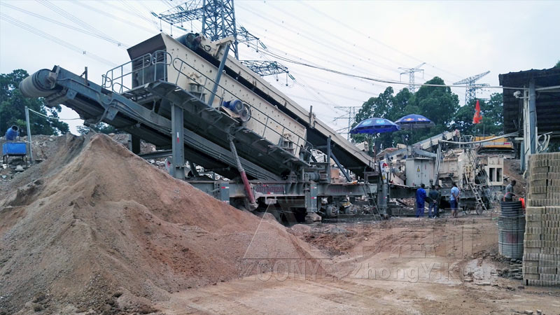 歐版反擊破碎機(jī)移動式客戶現(xiàn)場.jpg